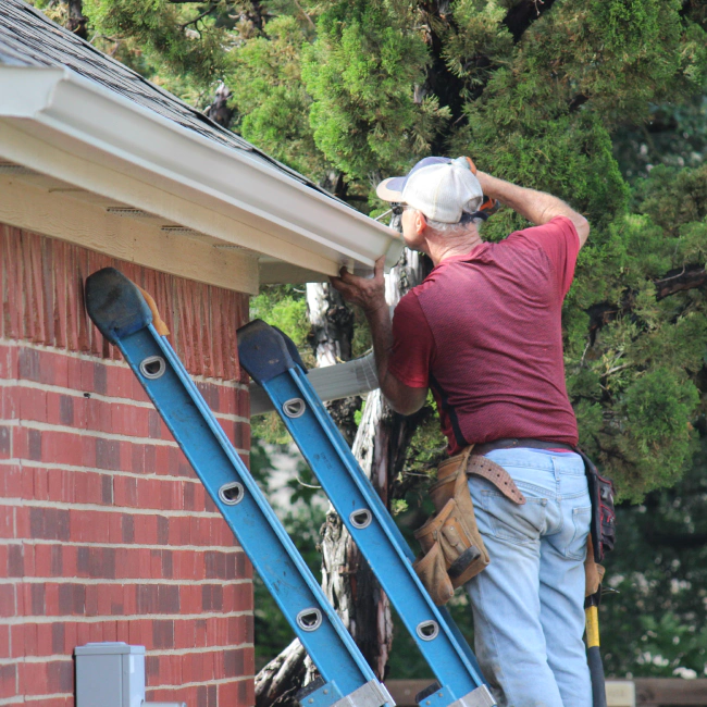 contractor installing gutter lawrenceville ga